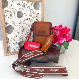 Wrangler | NWT Distressed Brown Crossbody Back Card Slots Cell Phone Purse Bag